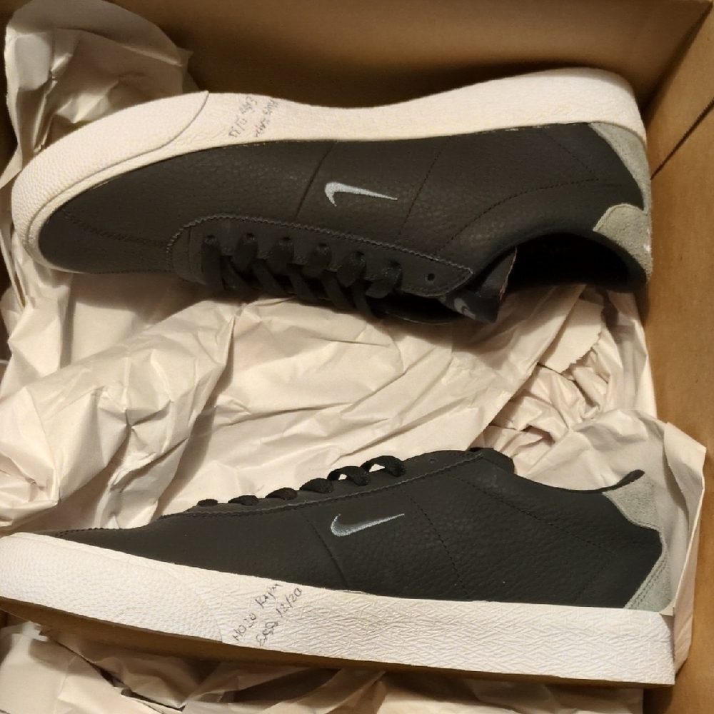 Nike Bruin Zoom SB Sample Men's Black and White Sneakers Size 9